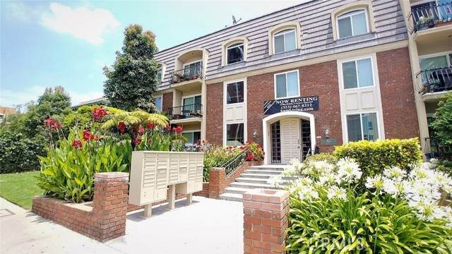 1730 North Gramercy Place - Photo 1