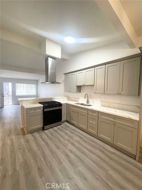 911 Vineyard Avenue - Photo 1