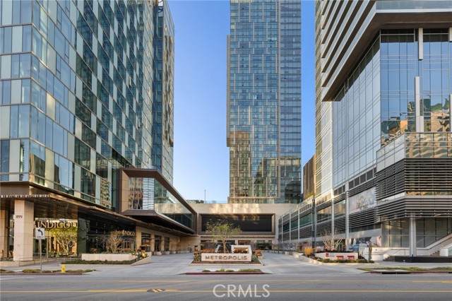 889 Francisco Street - Photo 1