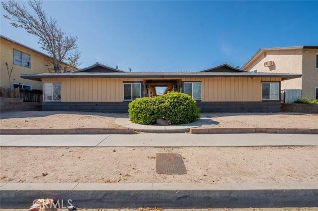 342 Lancaster Boulevard - Photo 1