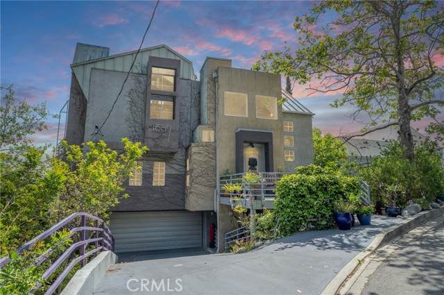 1667 Gladys Drive - Photo 1