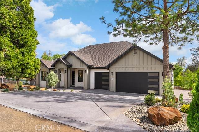 260 Pinewood Drive - Photo 1