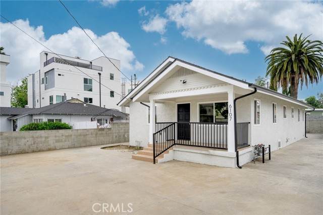 6107 Hazelhurst Place - Photo 1