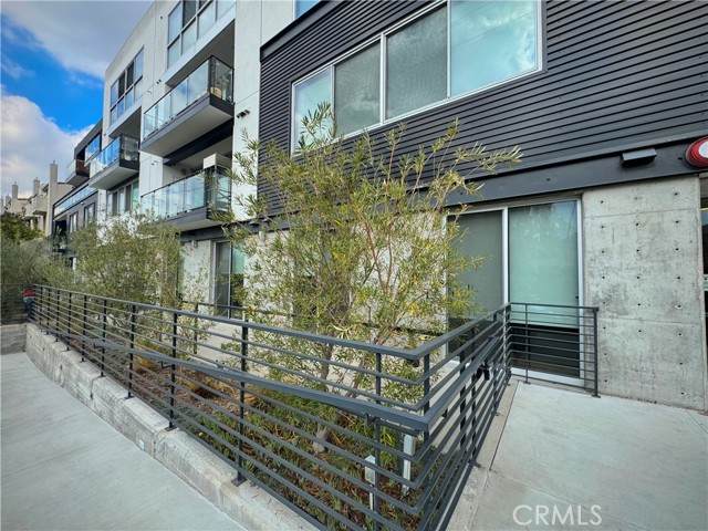957 Figueroa - Photo 1