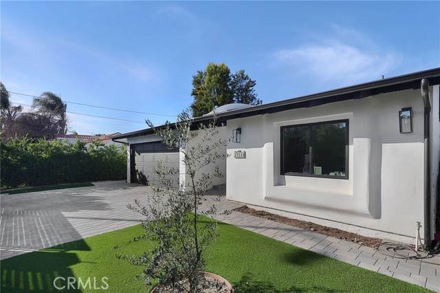 18149 Calvert Street - Photo 1