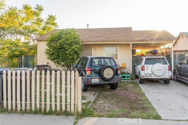 527 Ruiz Street - Photo 1