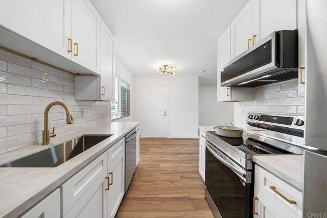 3825 Van Dyke Ave Apt 3 - Photo 1