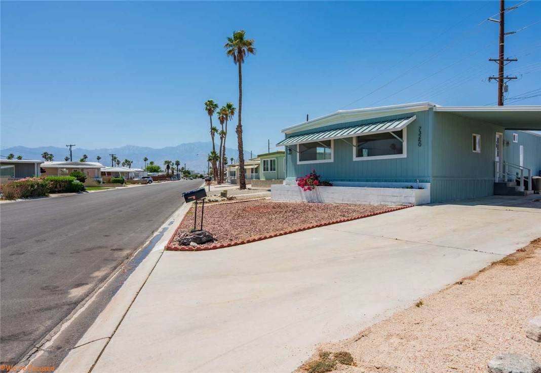 73250 Colonial - Photo 1