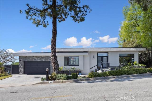 2637 Mountain Avenue - Photo 1