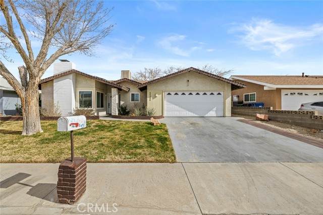 44934 Hanstead Avenue - Photo 1