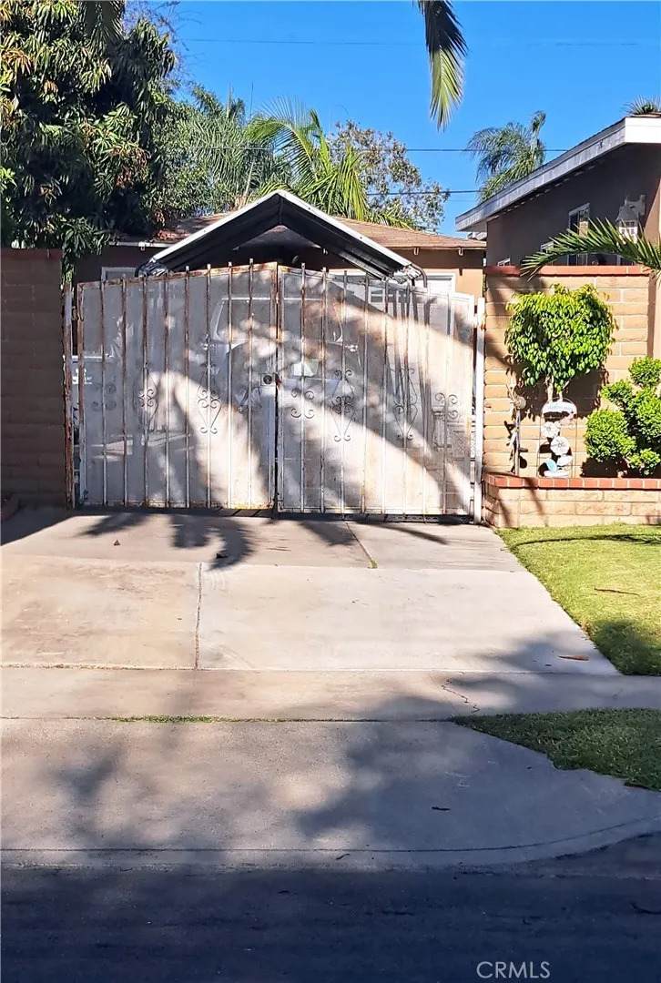 1605 Birch Street - Photo 1