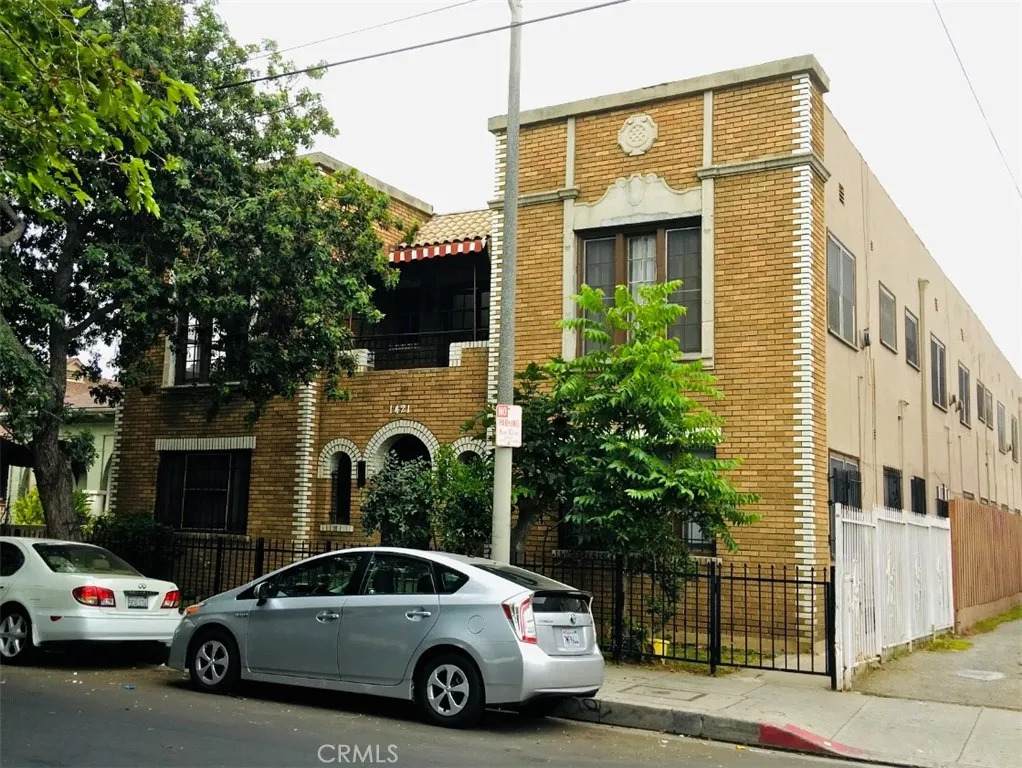 1421 Valencia Street - Photo 1