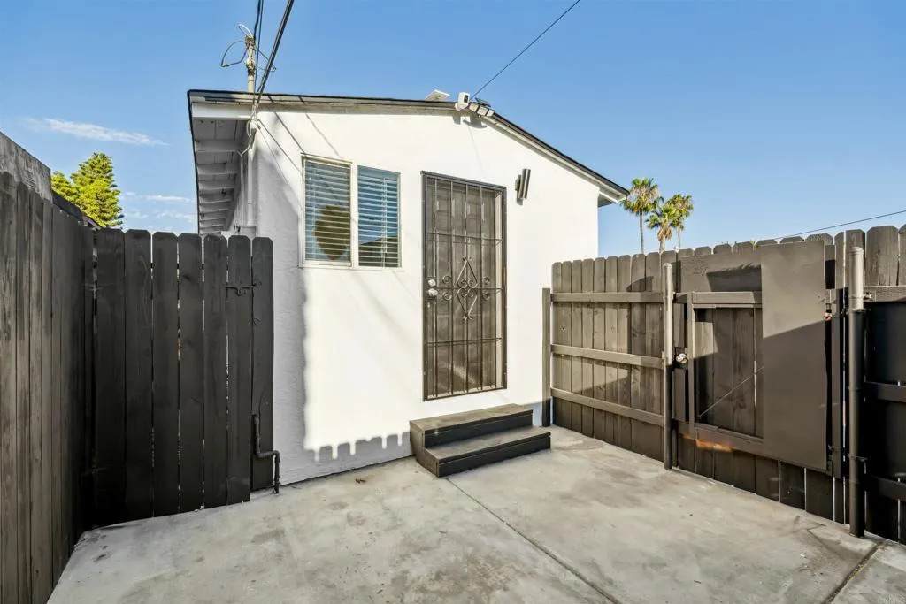 4130 1/2 Cherokee Avenue - Photo 1