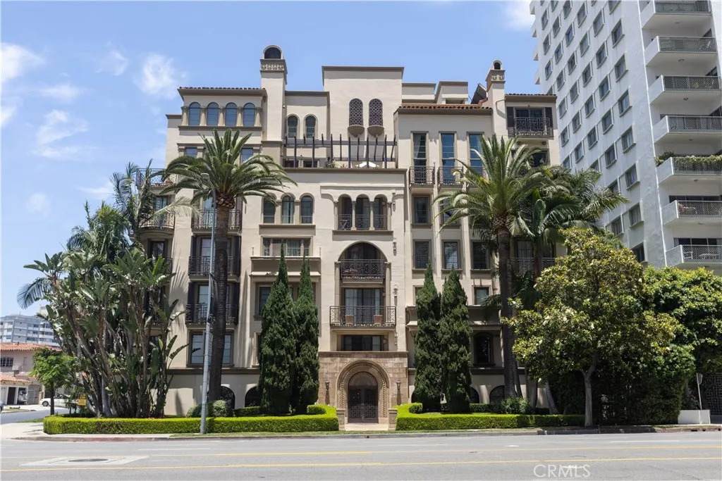 10795 Wilshire Boulevard - Photo 1