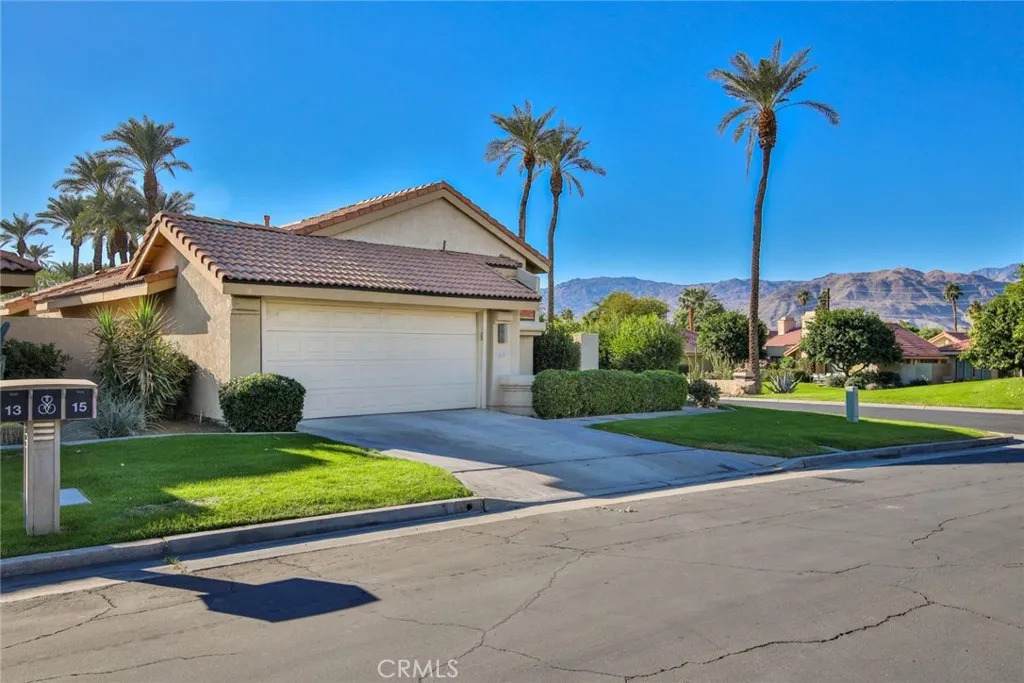 15 Marbella Lane - Photo 1