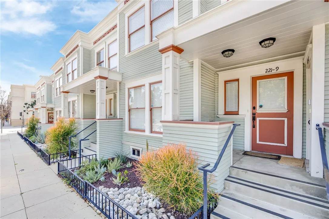 221 Raymond Avenue - Photo 1