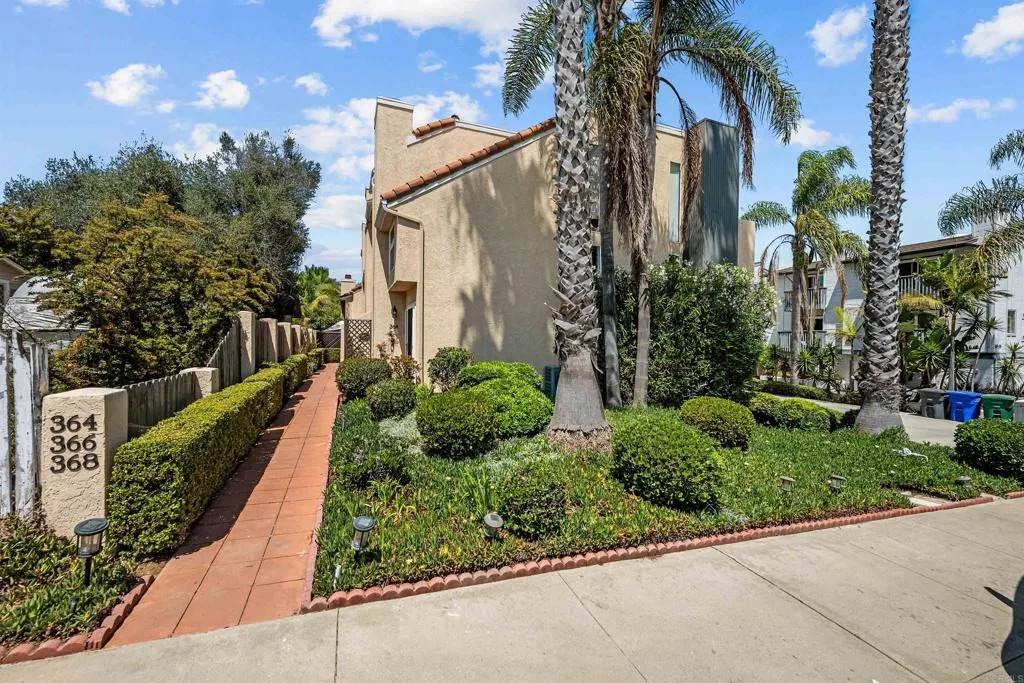 368 Hemlock Ave - Photo 1