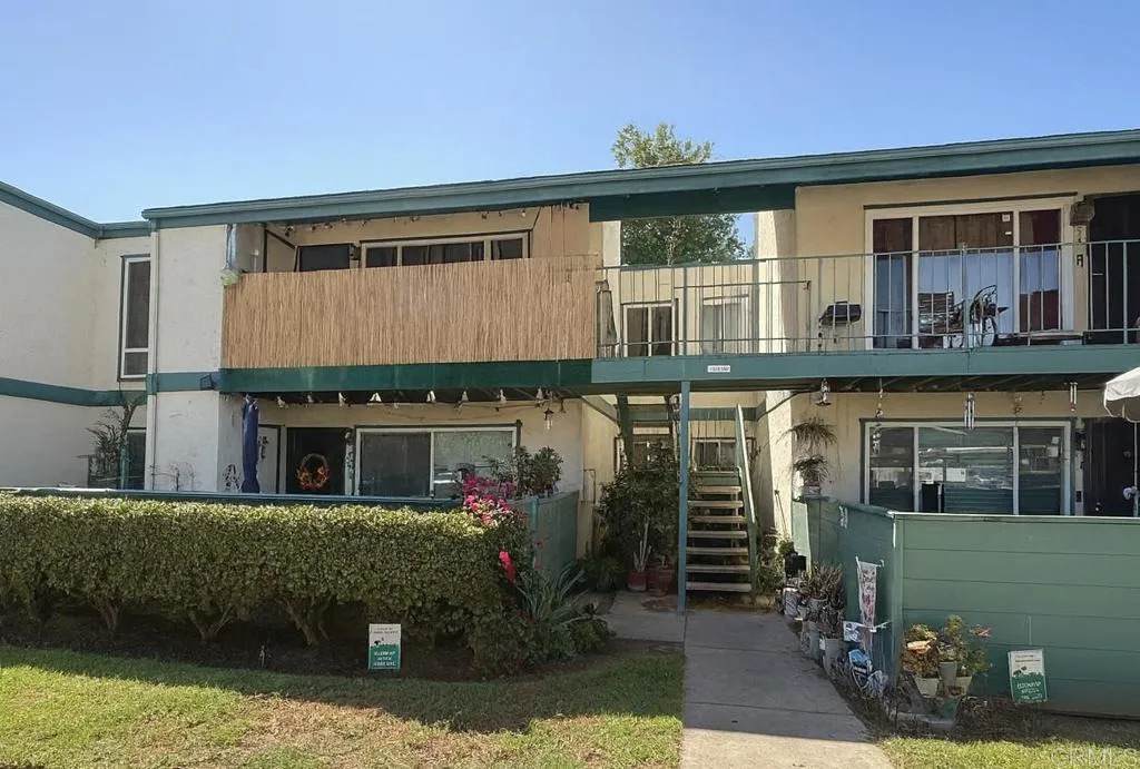 1817 Grand Avenue - Photo 1