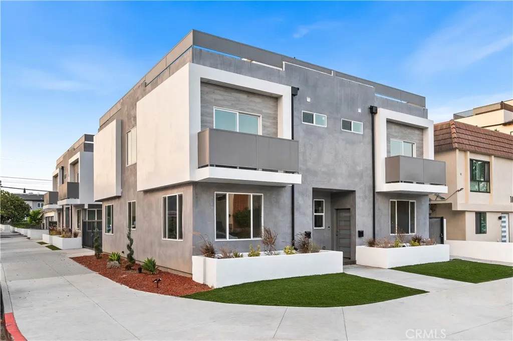 10857 Morrison - Photo 1