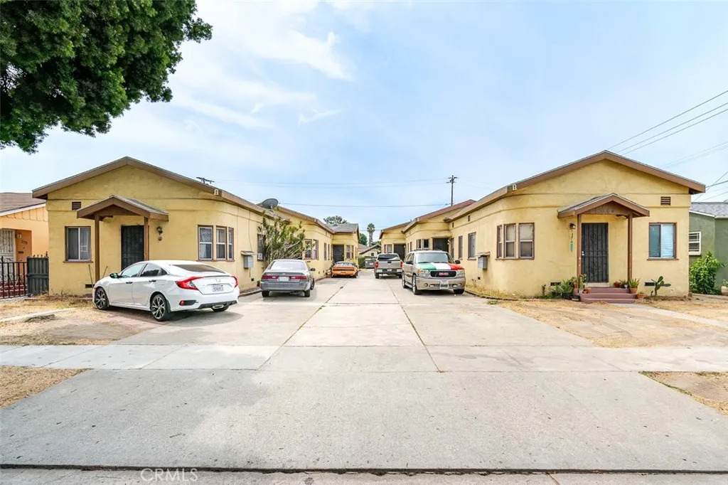 3164 Cherokee Avenue - Photo 1