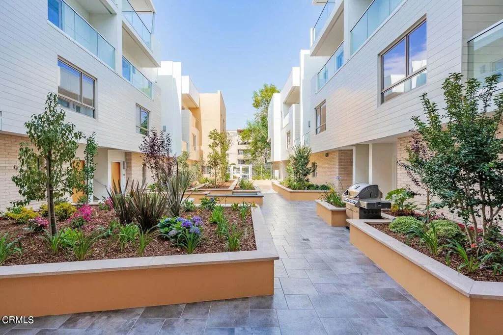 137 Wilson Avenue - Photo 1