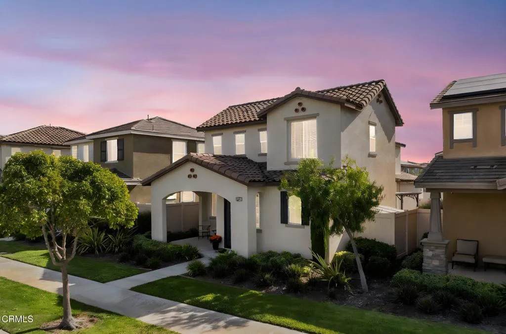 3512 Oxnard Boulevard - Photo 1