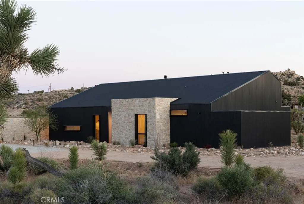 5047 Brisbane Avenue - Photo 1