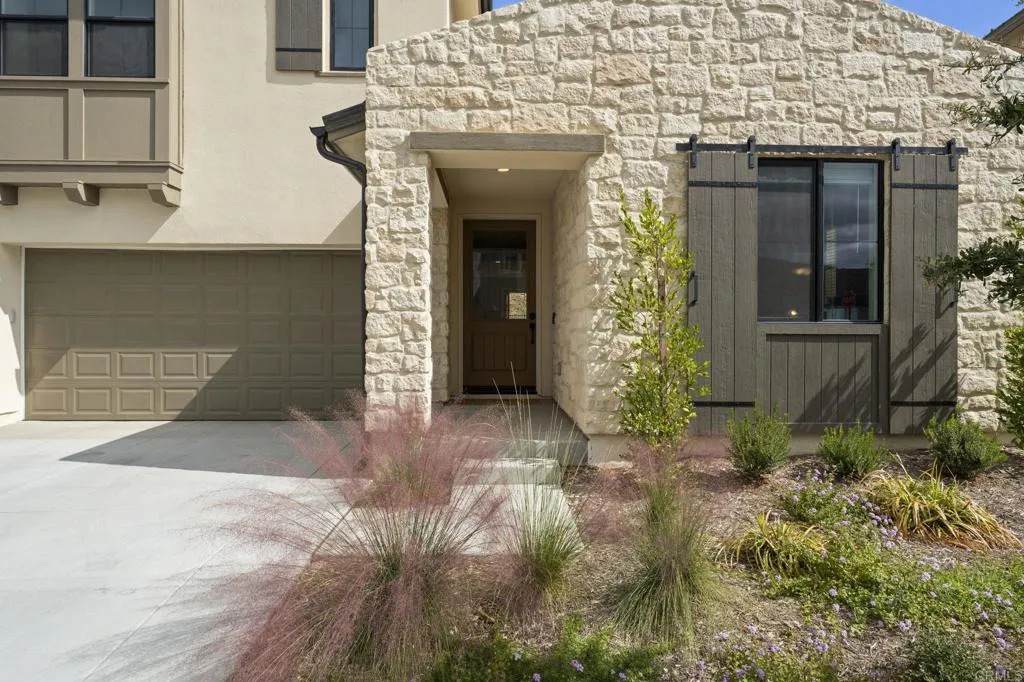 3015 Rue De Latour - Photo 1