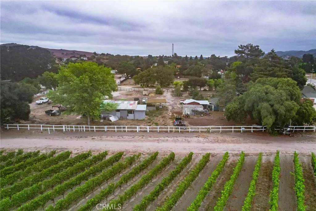 165 Leslie Street - Photo 1