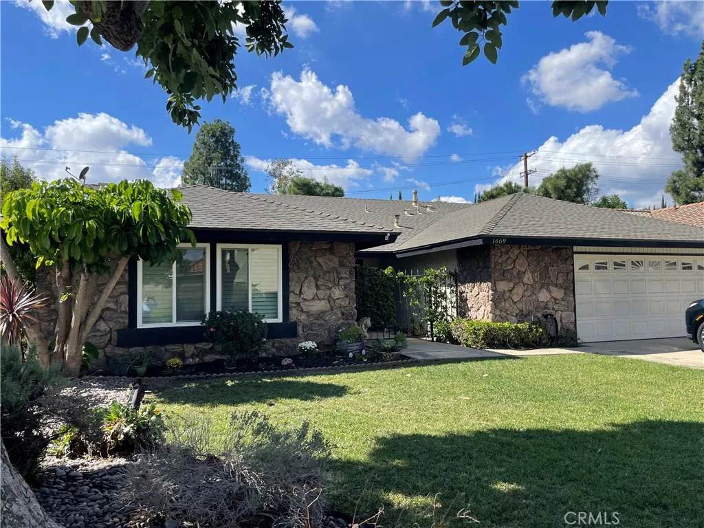 1669 Erin Avenue - Photo 1