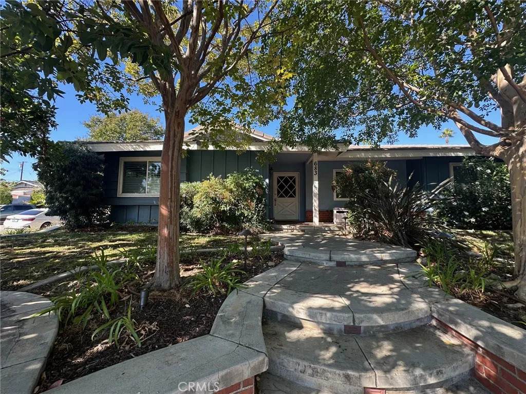 683 Pacific Ct - Photo 1