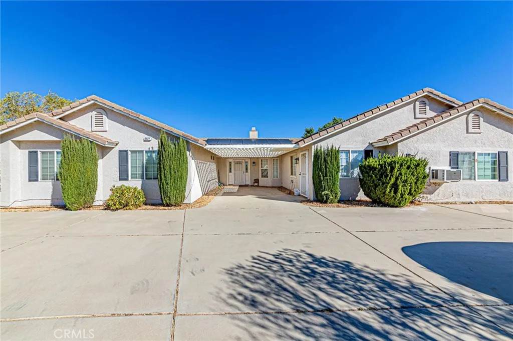 9922 Phelan Road - Photo 1