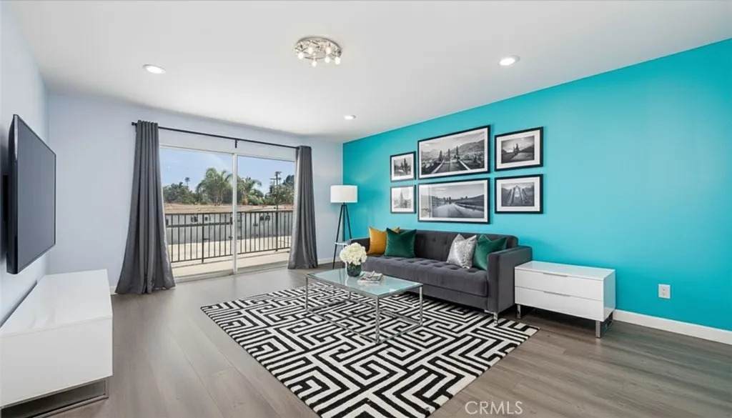 400 Acacia - Photo 1