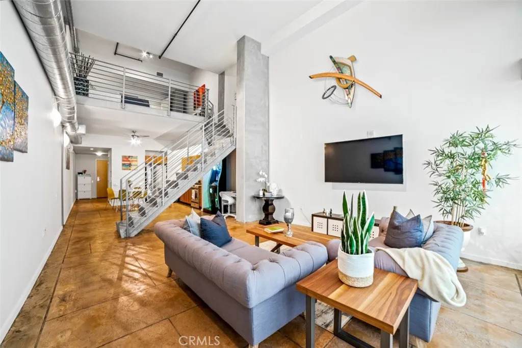 350 11th Ave. - Photo 1