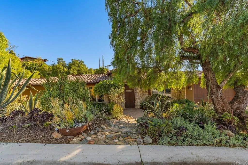 825 Gonzales Street - Photo 1