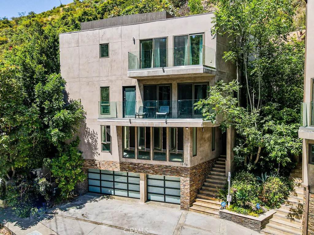 1516 Beverly Glen Boulevard - Photo 1