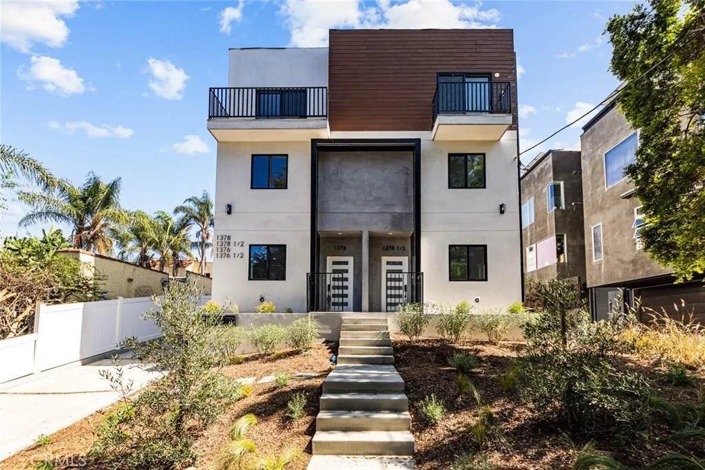 1376 Edgecliffe Drive - Photo 1