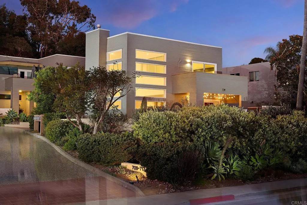 709 Stratford Ct - Photo 1