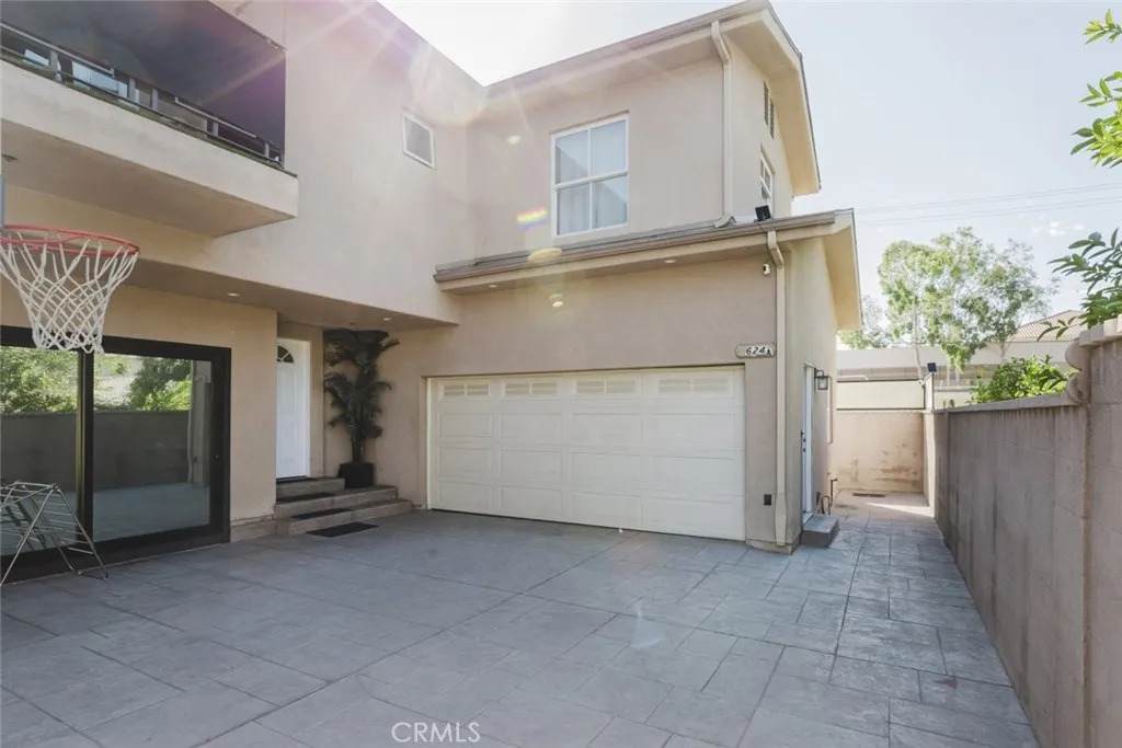 624 Hawthorne Street - Photo 1