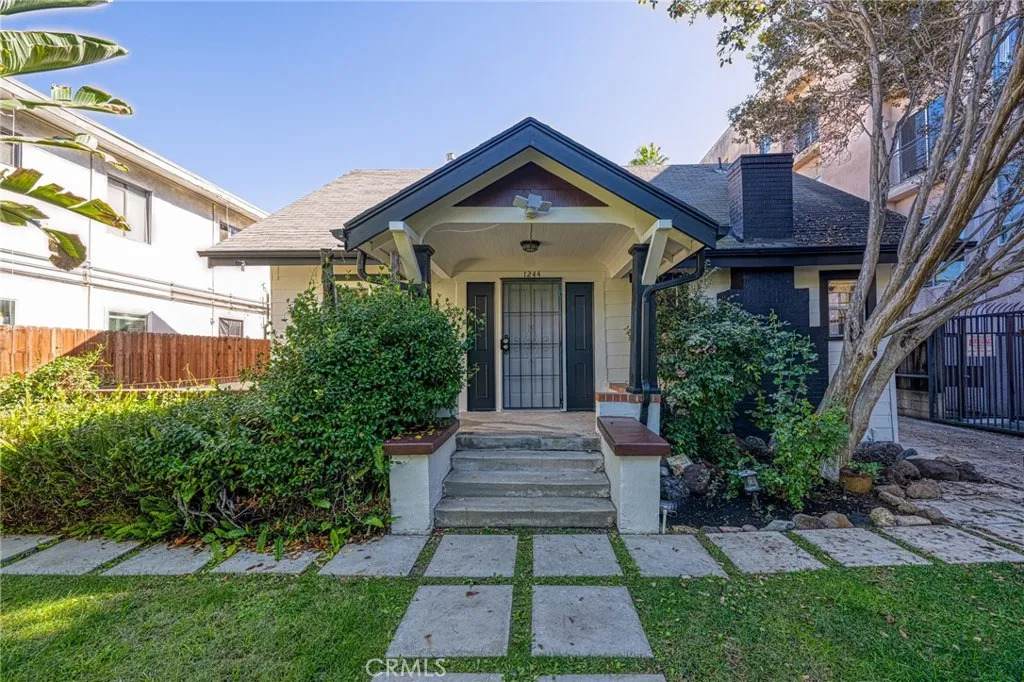 1244 Las Palmas - Photo 1