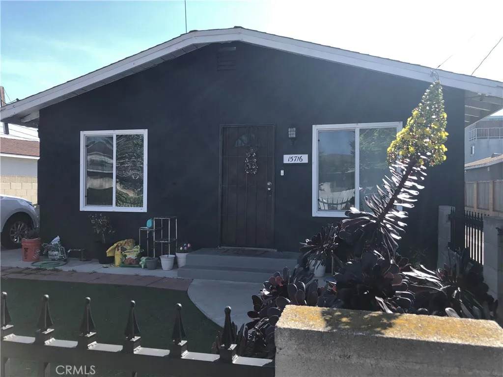 15718 Larch Avenue - Photo 1