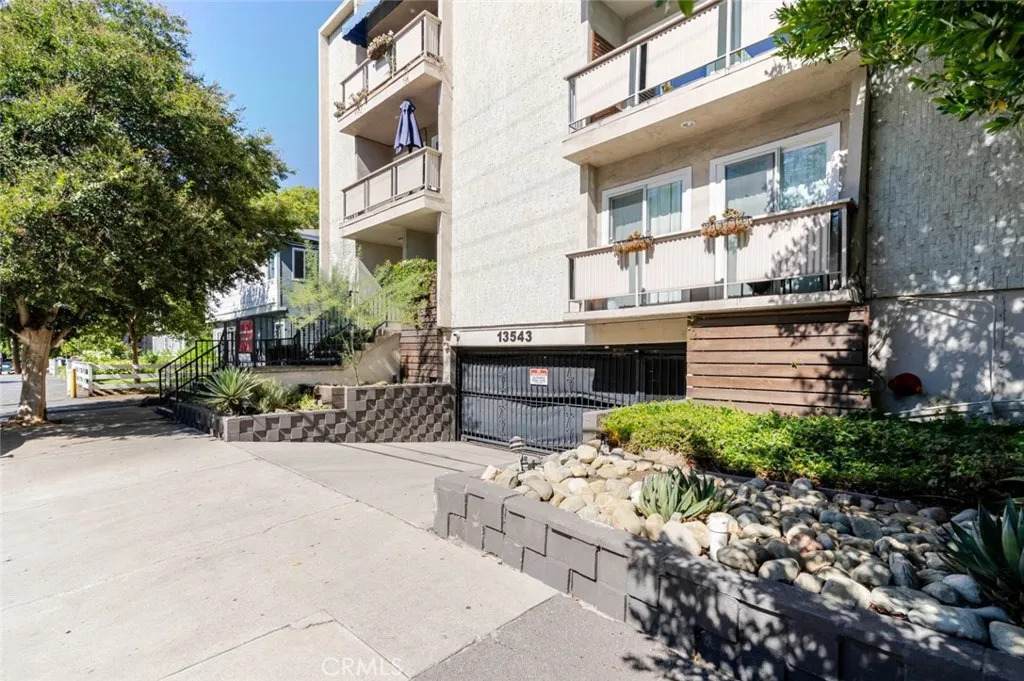 13543 Moorpark Street - Photo 1