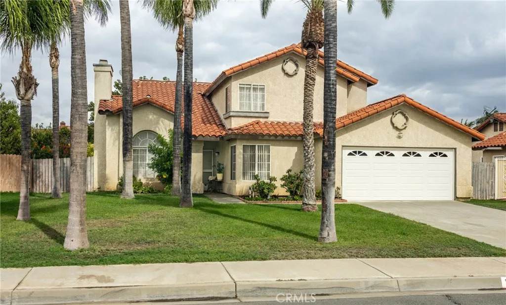 1228 W Woodcrest Street - Photo 1