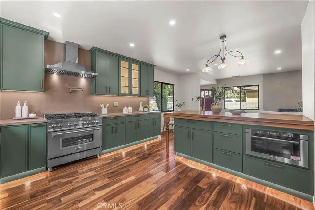 1710 Oxford - Photo 1