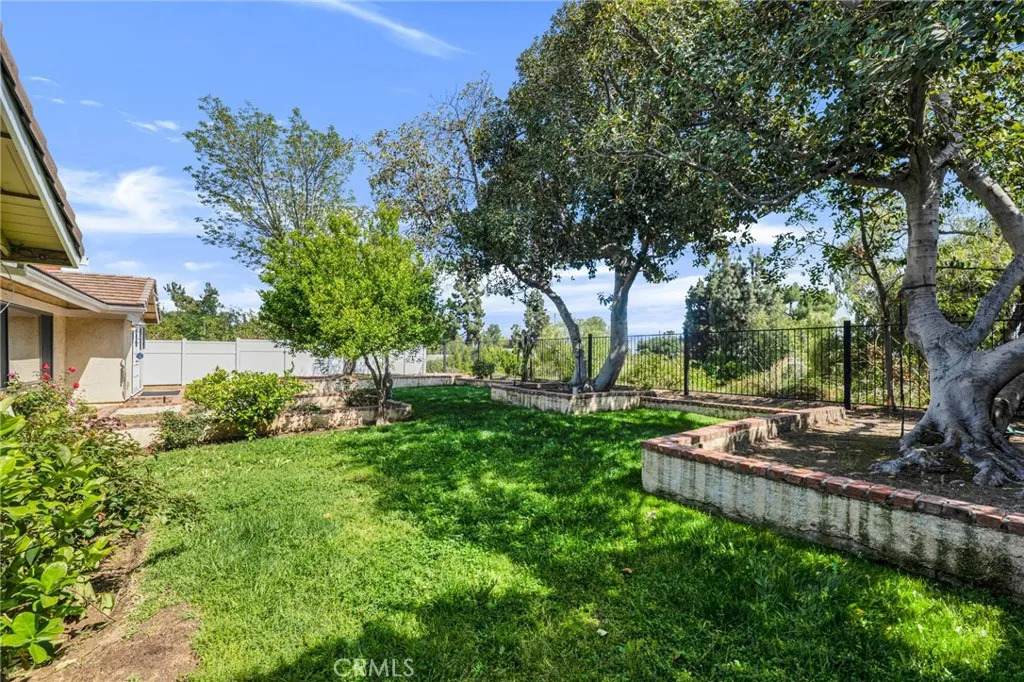 17004 Gledhill Street - Photo 1