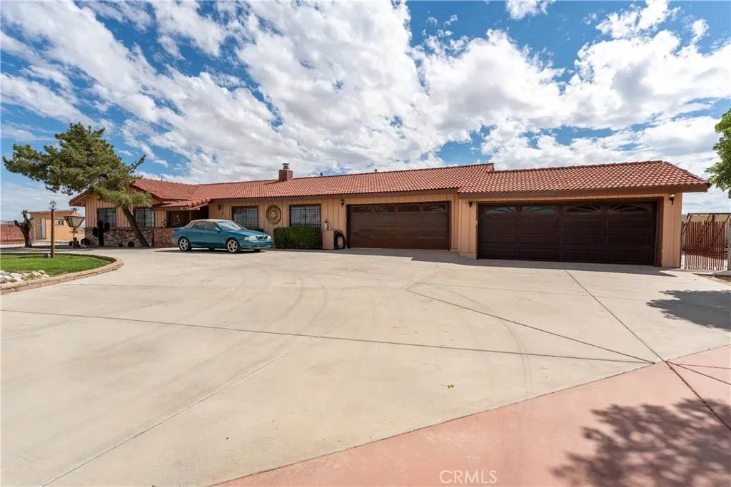 8212 Avenue H - Photo 1