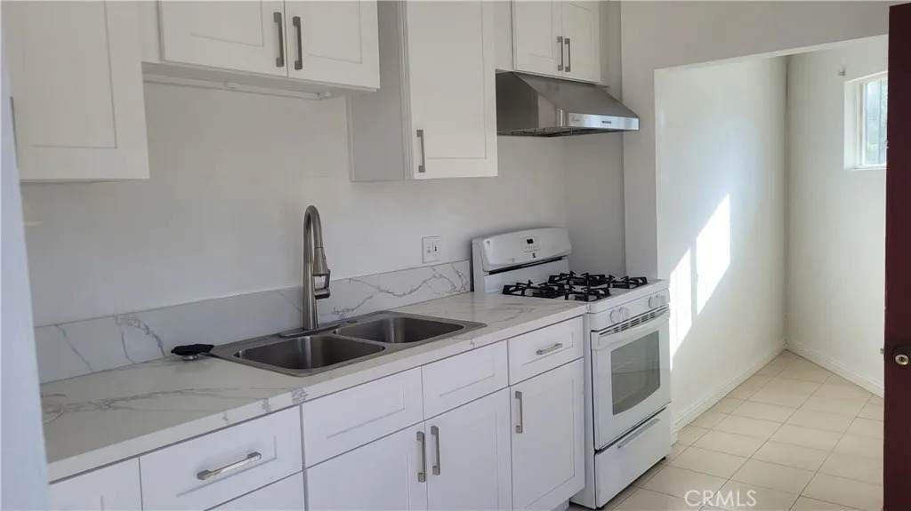 2706 Budau Avenue - Photo 1