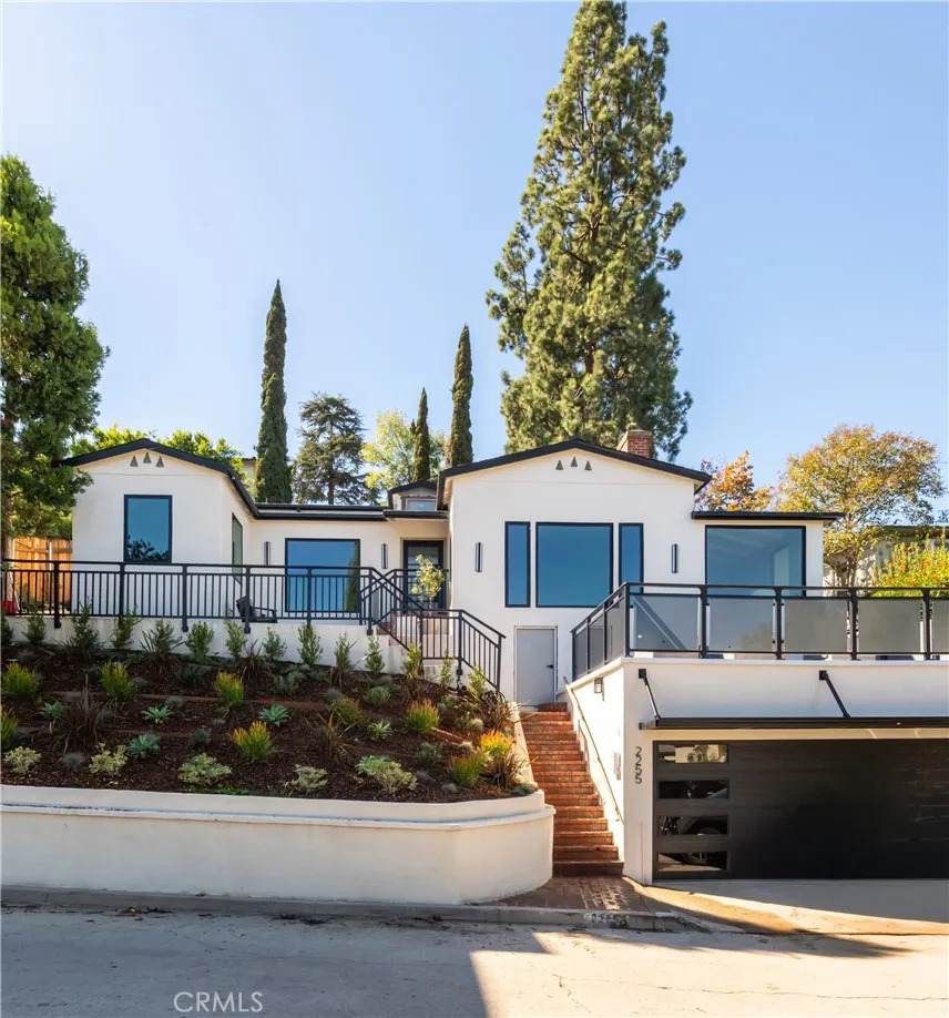 2255 Talmadge - Photo 1