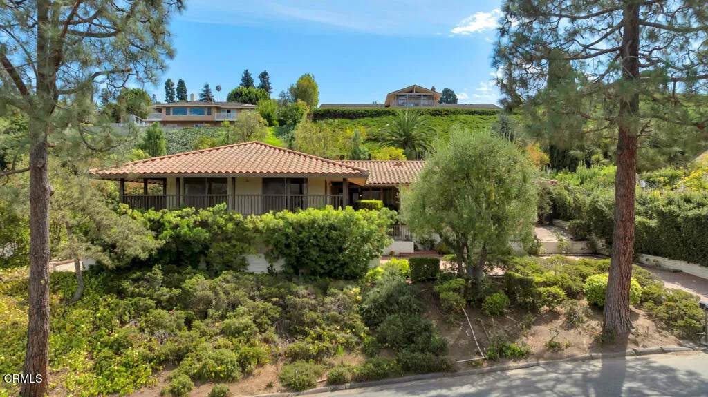 880 Grada Avenue - Photo 1