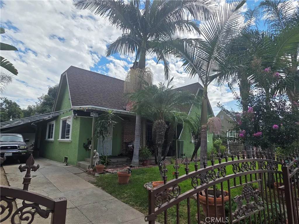 3154 Washington - Photo 1